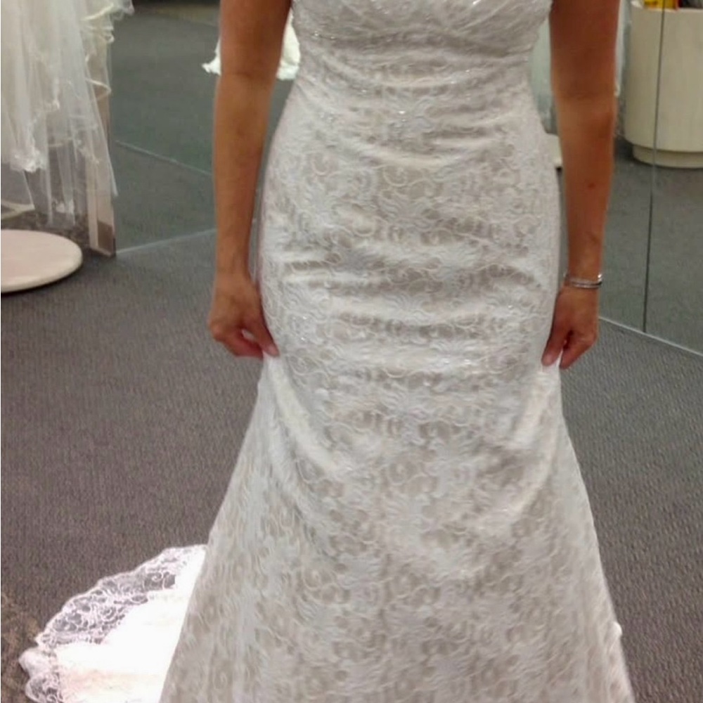 David’s Bridal Wedding Dress Style 10030225 – Ivory Lace, Size 12